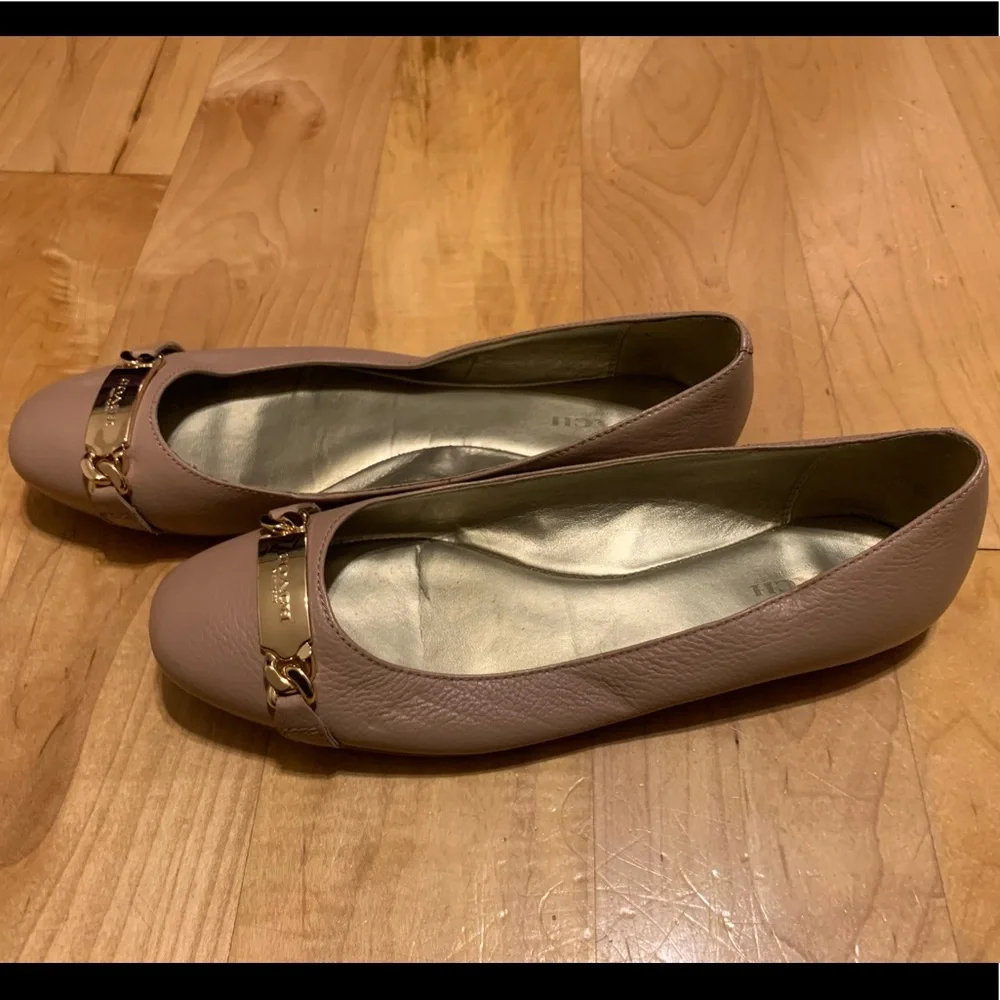 🎀 COACH Rose Pink Leather Flats SHOES womens size 8 Gold Logo Bar - Picture 2 of 6